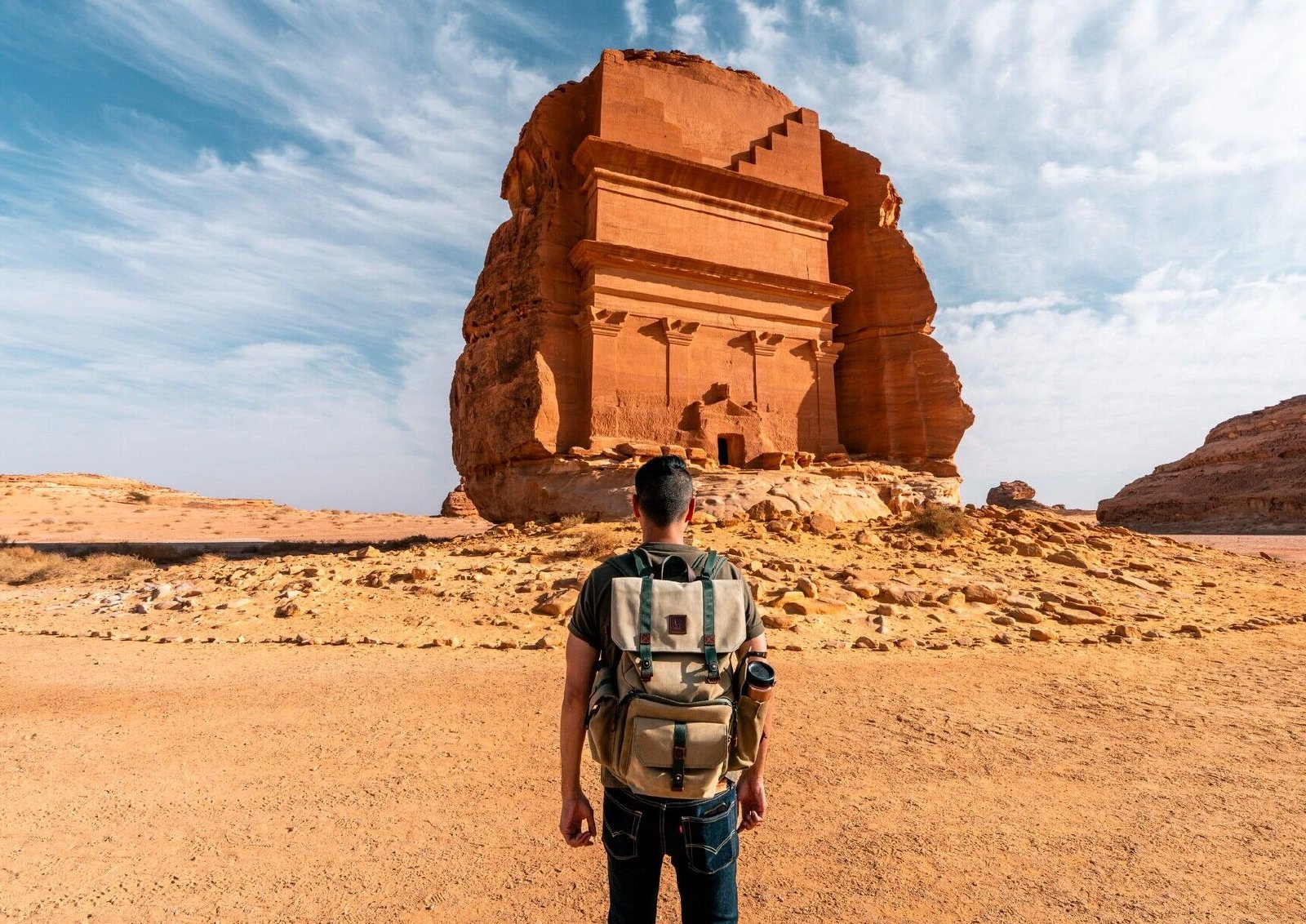 خدمة المرشد السياحي